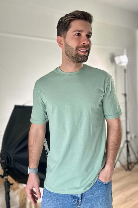 Ανδρικό t-shirt σε slim γραμμη φυστικί